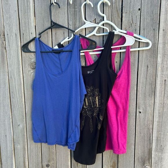 Bundle of 3 tank tops size medium - Picture 1 of 11